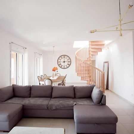 Magnifique Appartement Avec Vue Imprenable La Londe-les-Maures Dış mekan fotoğraf