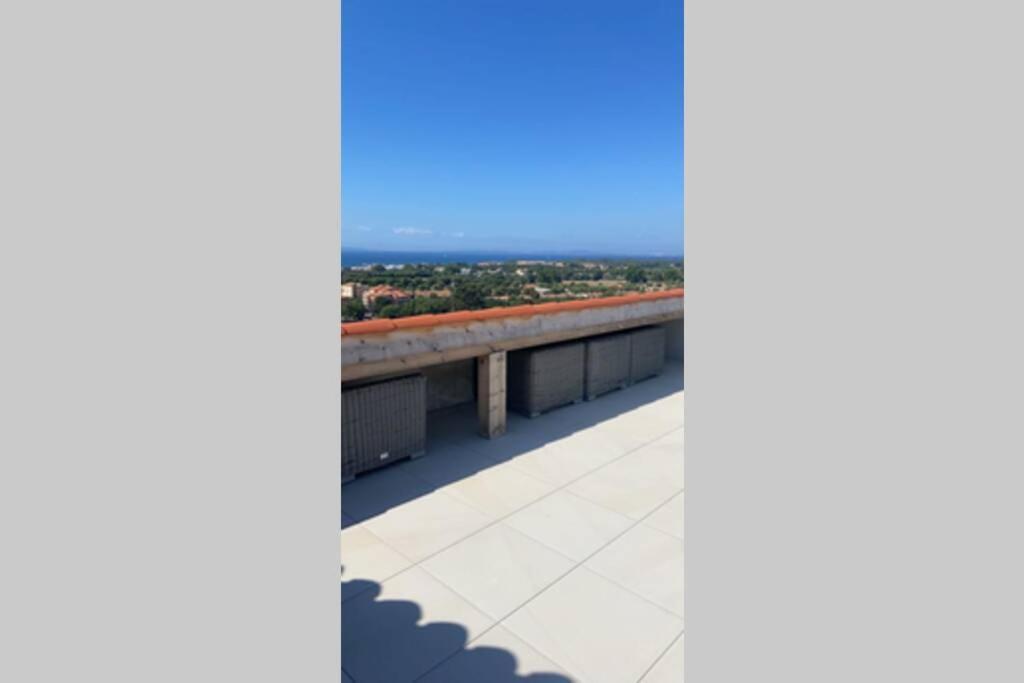Magnifique Appartement Avec Vue Imprenable La Londe-les-Maures Dış mekan fotoğraf